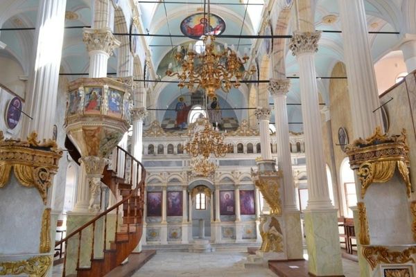 Πάσχα 2024: Η πρώτη Ανάσταση στο ναό του Ταξιάρχη στο Αϊβαλί