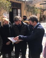 Η Κατερίνα Μονογυιού υποδέχτηκε τον Πρωθυπουργό Κυριάκο Μητσοτάκη στη Σύρο
