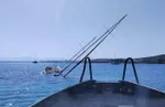 Πάρος: Βυθίζεται ιστιοφόρο σκάφος στις Κολυμπήθρες της Νάουσας