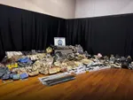 Μύκονος: Συνελήφθησαν επτά αλλοδαποί που διέθεταν προς πώληση μεγάλο αριθμό προϊόντων «μαϊμού»