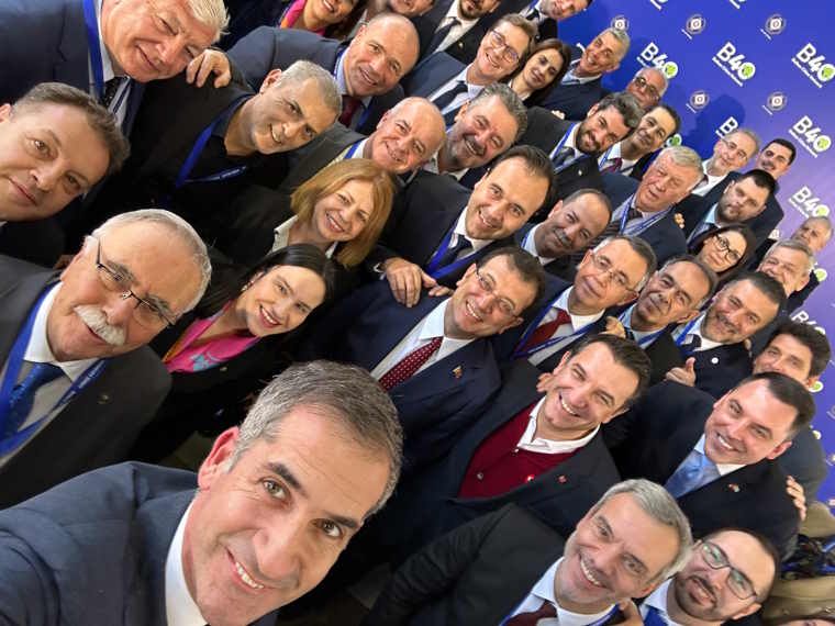 Η selfie του Κώστα Μπακογιάννη με τους δημάρχους των βαλκανικών πόλεων