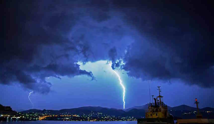 Έκτακτο δελτίο καιρού: Προειδοποίηση για ισχυρές καταιγίδες, με θυελλώδεις ανέμους και κεραυνούς - Δείτε από πότε