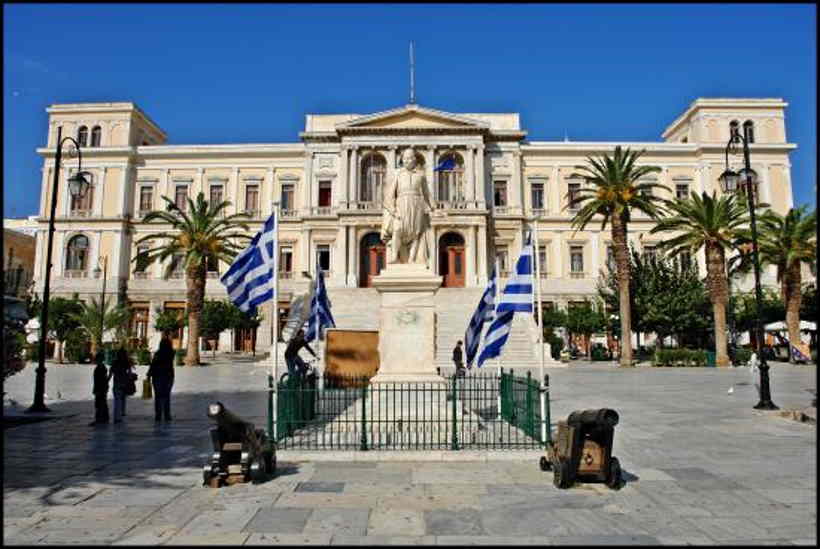 Ερώτηση Συρμαλένιου για την αποκατάσταση φθορών στο Δημαρχείο  Ερμούπολης