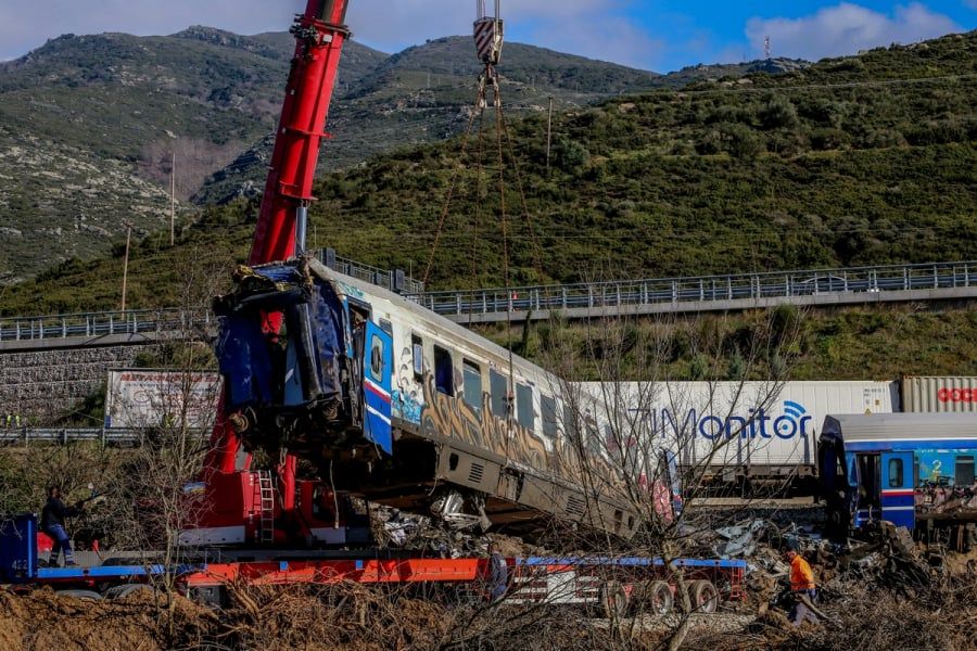 Τα πρώτα λόγια του σταθμάρχη μετά την τραγωδία στα Τέμπη: Κουβαλάω 35 φέρετρα στην πλάτη μου