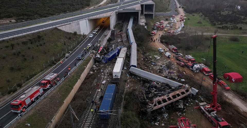 Τραγωδία στα Τέμπη: Στους 38 οι νεκροί - 85 οι τραυματίες - Αναπάντητα ερωτήματα