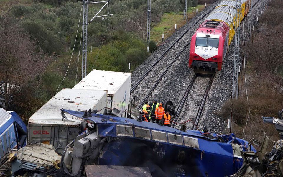 Σύγκρουση τρένων: Ο σταθμάρχης ειδοποιήθηκε 17 λεπτά πριν από τη σύγκρουση!