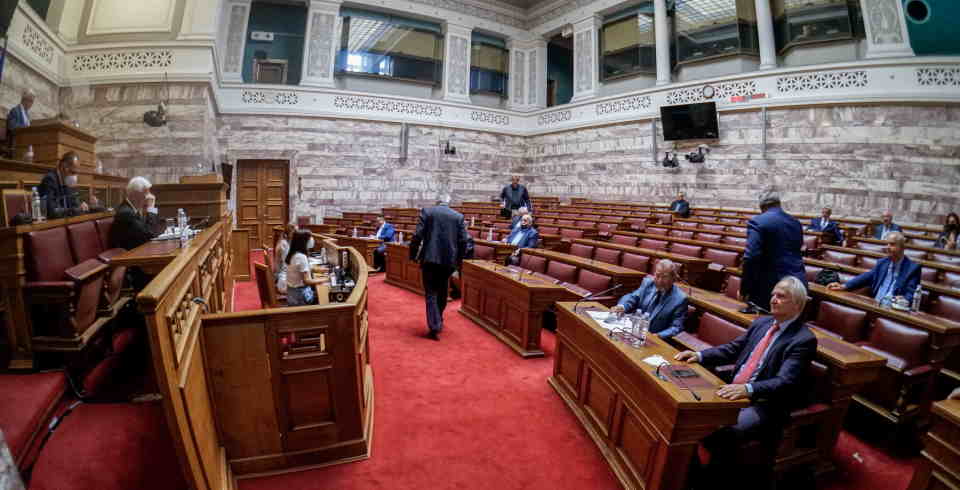 Τέμπη: Live τη συνεδρίαση της Επιτροπής Θεσμών και Διαφάνειας, παρουσία Κ. Καραμανλή και Χρήστου Σπίρτζη