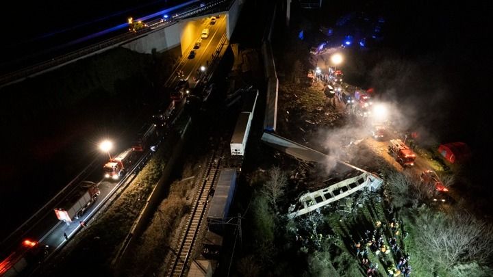 29 νεκροί, 85 τραυματίες από τη σύγκρουση τρένων κοντά στα Τέμπη