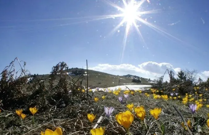 Λιακάδα και άνοδος της θερμοκρασίας σε όλη τη χώρα - Που μας τα χαλάει το Πάσχα