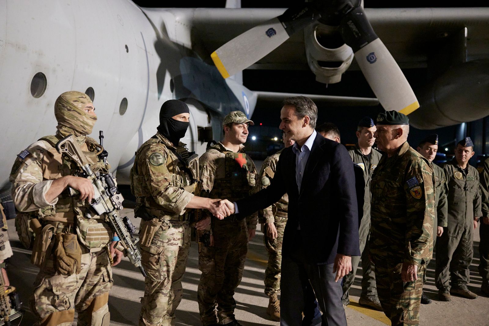 Επέστρεψαν από το Σουδάν 39 άτομα με το C-130 της Πολεμικής Αεροπορίας – Συνάντηση με τον πρωθυπουργό