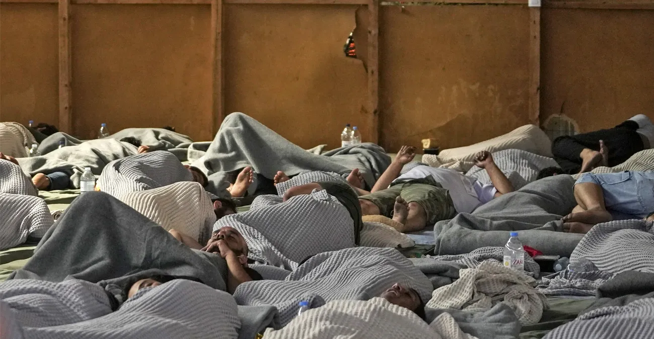 Ολονύχτια επιχείρηση έρευνας και διάσωσης μετά το ναυάγιο στην Πύλο - Τριήμερο εθνικό πένθος