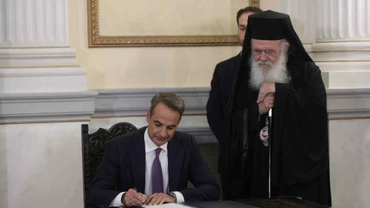 Στις 13:00 ορκίζεται η νέα κυβέρνηση - Παραλαμβάνουν τα χαρτοφυλάκιά τους οι νέοι υπουργοί
