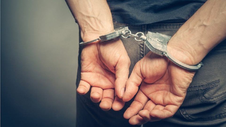 Συνελήφθη στη Σαντορίνη με διεθνές ένταλμα