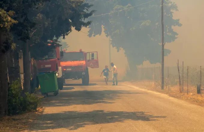 Μάχη με τις αναζωπυρώσεις σε Ρόδο, Κάρυστο και Κέρκυρα