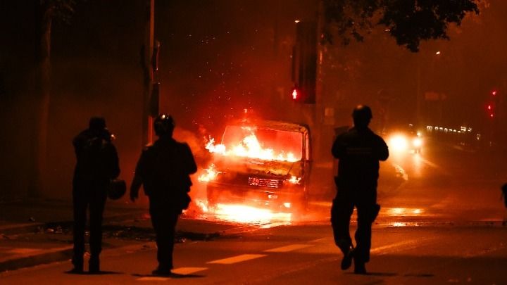 Γαλλία: Τέταρτη νύχτα ταραχών μετά τον θάνατο 17χρονου από πυρά αστυνομικού