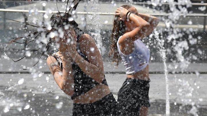Καύσωνας: Στα "κόκκινα" για τις επόμενες επτά με οκτώ ημέρες - Κυριακή "ψηνόμαστε"