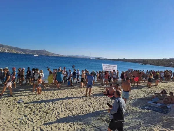 Νέα διαμαρτυρία της Κίνησης Πολιτών Πάρου για Ελεύθερες Παραλίες σε Μαρτσέλο και Κρίο