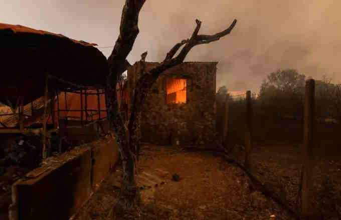 Για 12η μέρα καίγεται το δάσος της Δαδιάς - Μάχη με τις αναζωπυρώσεις