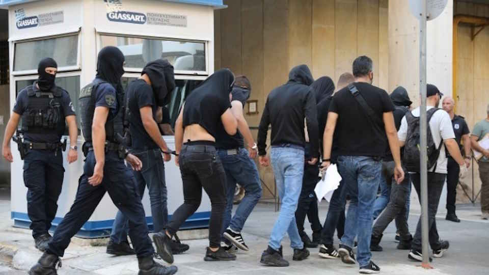 Νέα Φιλαδέλφεια: Ξεκινούν οι απολογίες των 105 συλληφθέντων για τα αιματηρά επεισόδια - Βαρύ κατηγορητήριο