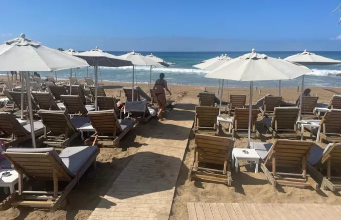 Beach bar στη Χαλκιδική: Aπαγόρευσαν να ταΐσουν με δικό τους φαγητό το μωρό!