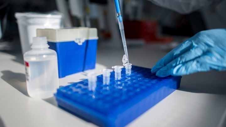 Τι γνωρίζουμε για τις νέες παραλλαγές του SARS-CoV-2 - Νέα επικαιροποιημένα εμβόλια και στην Ελλάδα