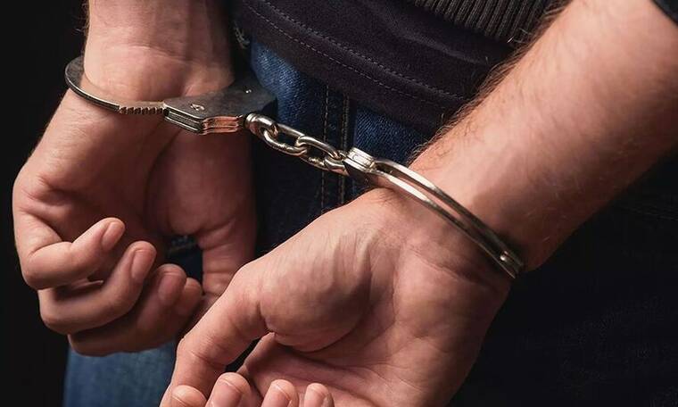 Συλλήψεις στη Σαντορίνη 16 αλλοδαπών για πλαστογραφία ταξιδιωτικών εγγράφων