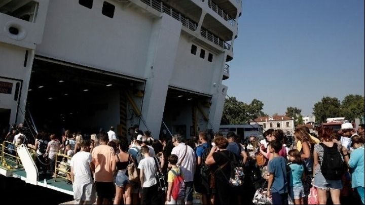 5,6 εκατ επιβάτες διακινήθηκαν τη θερινή περίοδο από Πειραιά - Ραφήνα - Λαύριο
