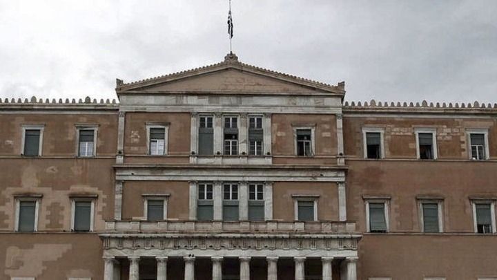 Στη Βουλή σήμερα το προσχέδιο του προϋπολογισμού 2024 - Παρεμβάσεις 2,5 δισ. ευρώ για 3 εκατ. νοικοκυριά