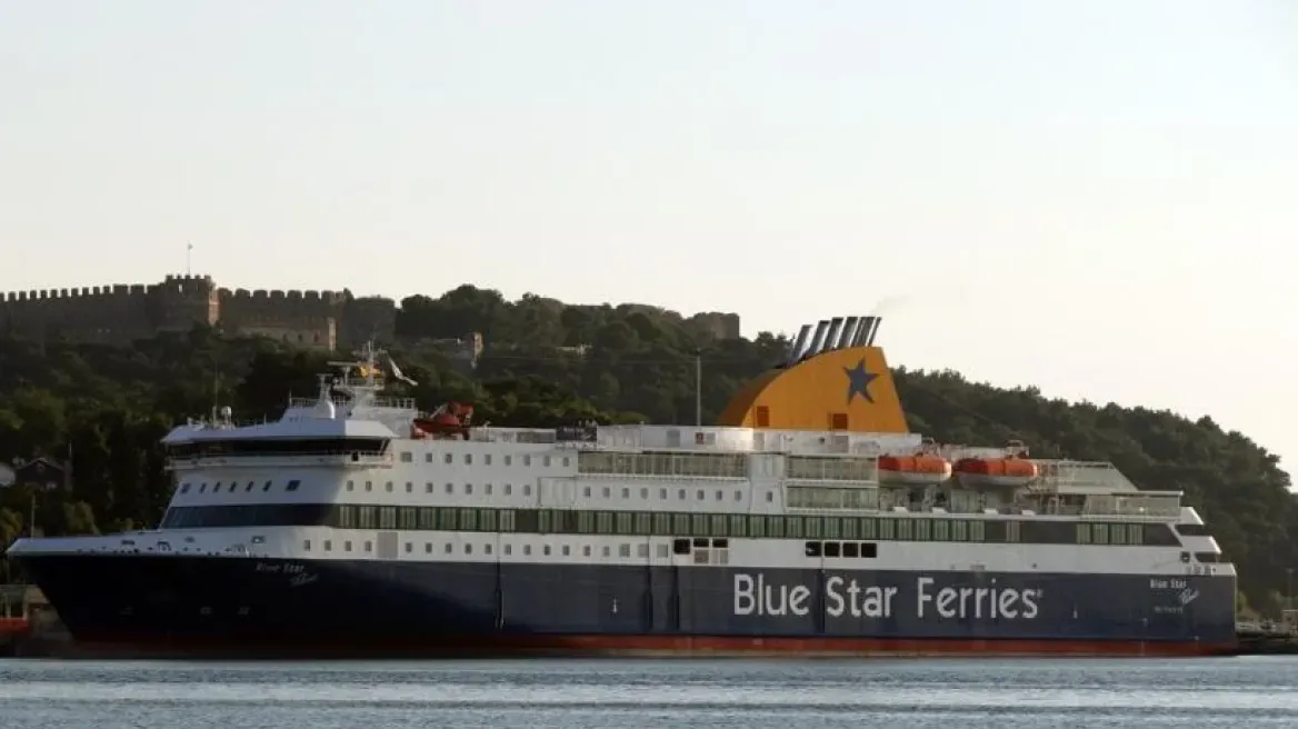 Το Blue Star Πάτμος δεν μπόρεσε να δέσει στο λιμάνι της Ρόδου λόγω κακοκαιρίας