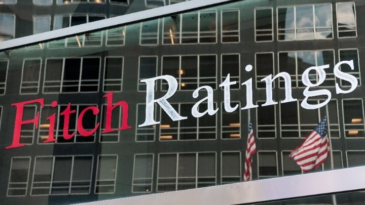 O οίκος Fitch αναβάθμισε το ελληνικό αξιόχρεο στην επενδυτική βαθμίδα - Ικανοποίηση στην κυβέρνηση