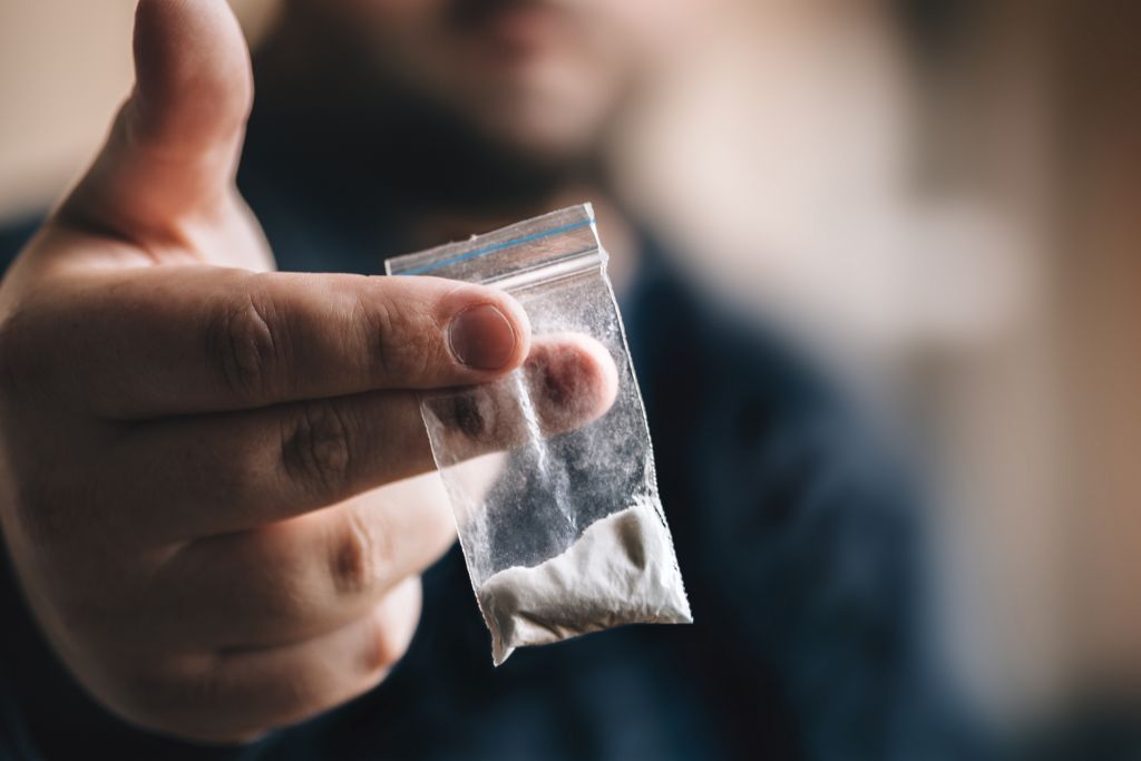 Συνελήφθησαν δύο άτομα για διακίνηση ναρκωτικών στη Νάξο - Κατασχέθηκαν 98 γραμμ. κοκαΐνης