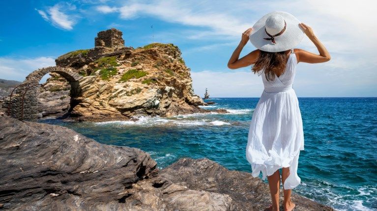 Το ελληνικό νησί που είναι πρώτο ανάμεσα στα 11 πιο υποσχόμενα μέρη του κόσμου για διακοπές το 2025