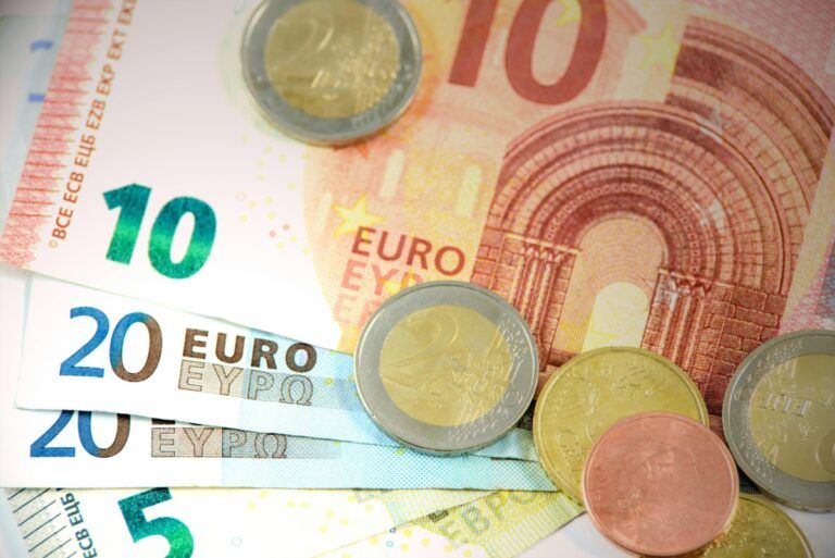 Νομοθετικές παρεμβάσεις για αυξήσεις εισοδημάτων, άρση αδικιών και ελάφρυνση βαρών