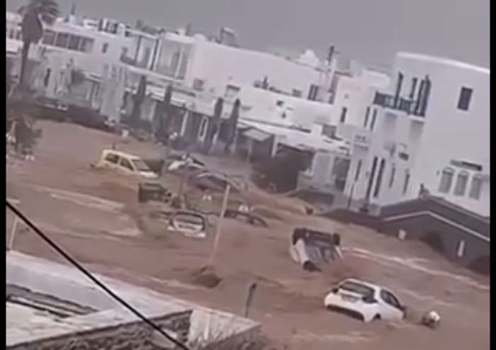 Εικόνες σοκ από την Πάρο - Έντονή καταιγίδα "πνίγει" το νησί - Αυτοκίνητα στη θάλασσα - Απαγόρευση κυκλοφορίας