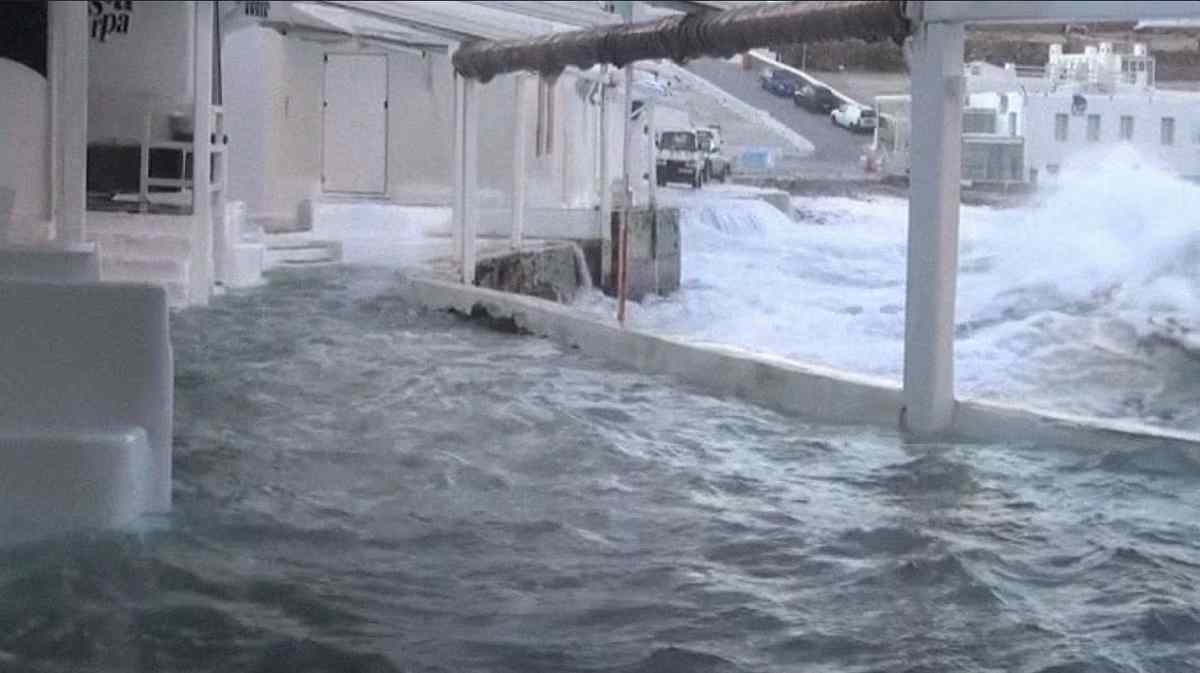 Σε εξέλιξη οι προσπάθειες αποκατάστασης των ζημιών σε Πάρο, Μύκονο και Ρόδο
