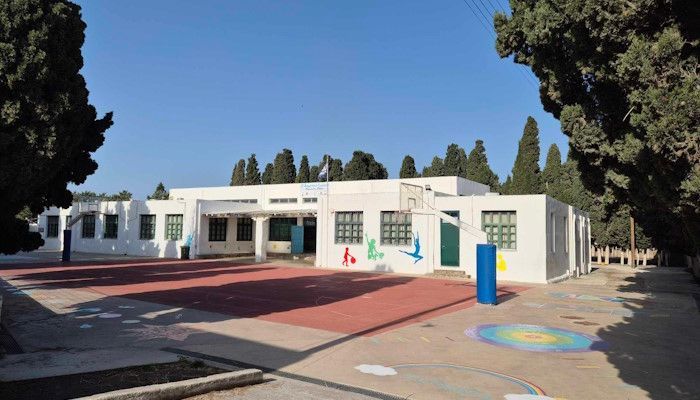 Σύμβαση παροχής υπηρεσιών για τους χρωματισμούς των σχολείων Πάρου