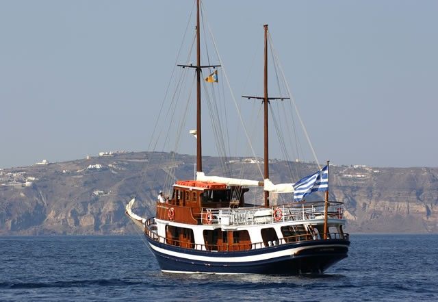 Τραυματισμός επιβάτιδας Ε/Γ-Τ/Ρ πλοίου στη Θήρα