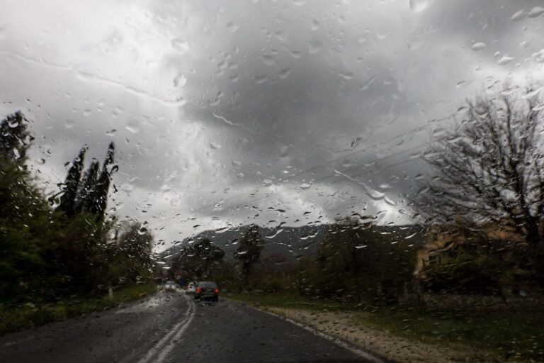 Καιρός: Αστάθεια με βροχές σε πολλές περιοχές - Πτώση της θερμοκρασίας από Δευτέρα