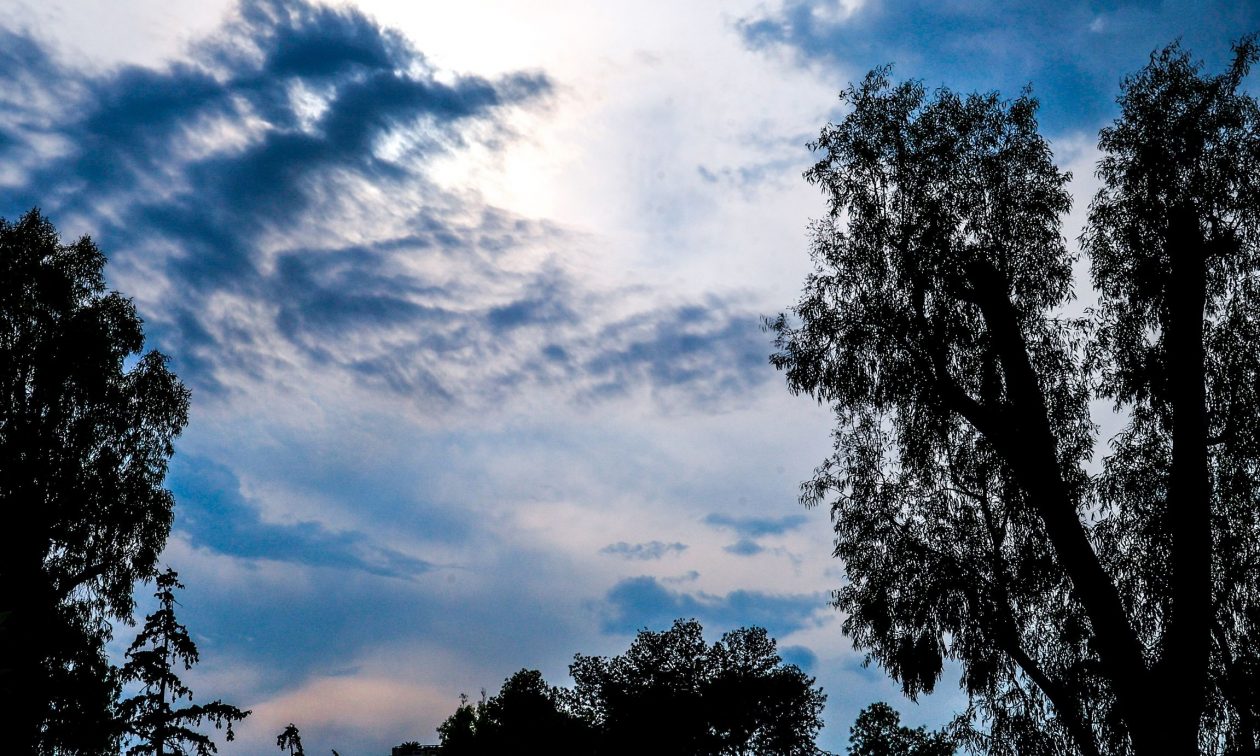 Καιρός: Αστάθεια από σήμερα - Πού θα σημειωθούν βροχές και καταιγίδες έως την Τσικνοπέμπτη