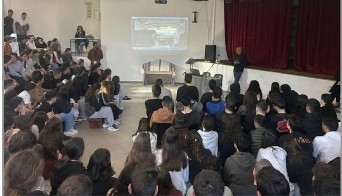 Ένωση Συλλόγων Γονέων: Μαθήματα οδικής ασφάλειας στα σχολεία της Πάρου από τον Κωνσταντίνο Ιαβέρη