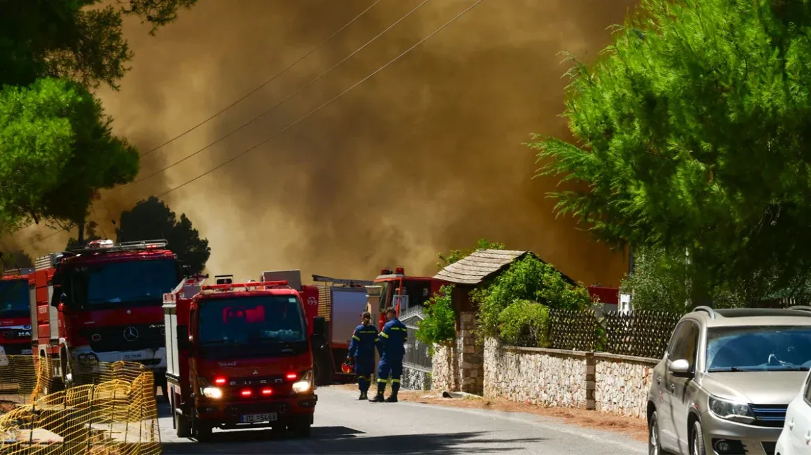 Δυτική Αττική: H φωτιά πέρασε στον οικισμό της Αγίας Σκέπης Μεγάρων - 112 για εκκένωση των οικισμών Κανδήλι και Μπότσικα