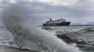 Απαγορευτικό απόπλου από Πειραιά, Ραφήνα και Λαύριο - Ισχυροί νοτιάδες καθηλώνουν τα πλοία στα λιμάνια