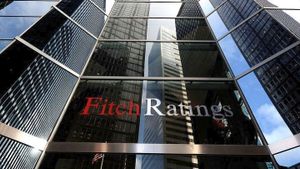 Ο οίκος πιστοληπτικής αξιολόγησης Fitch αναβαθμίζει το αξιόχρεο της Ελλάδας