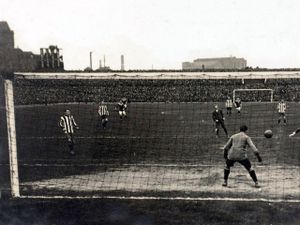 Αγγλία: 113 χρόνια από το πρώτο παιχνίδι στο Old Trafford