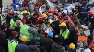 12χρονος ανασύρθηκε ζωντανός από τα ερείπια 260 ώρες μετά τον σεισμό στην Τουρκία