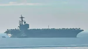 Στο λιμάνι του Πειραιά το αεροπλανοφόρο "USS George H.W. Bush"