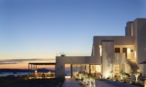 Domes Resorts: Νέα ξενοδοχεία σε Χαλκιδική, Μύκονο, Σαντορίνη και Αθήνα