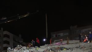 Τουλάχιστον τρεις νεκροί και περισσότεροι από 200 τραυματίες από τους νέους σεισμούς στην Τουρκία