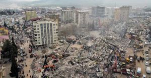 Δραματική πρόβλεψη: Οι νεκροί θα ξεπεράσουν τους 50.000 από τον σεισμό