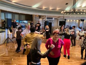 «Δώστε του χορού να πάει!» Δείτε εικόνες από τη συνάντηση του Συλλόγου Λευκιανών Πάρου της Αθήνας